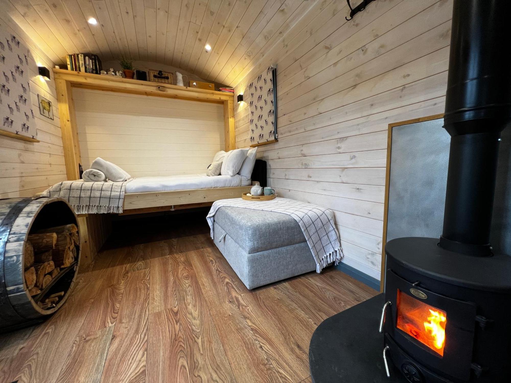 Mountain View Shepherd'S Hut For 2 Adults, 1 Dog Vila Llangoed Exterior foto