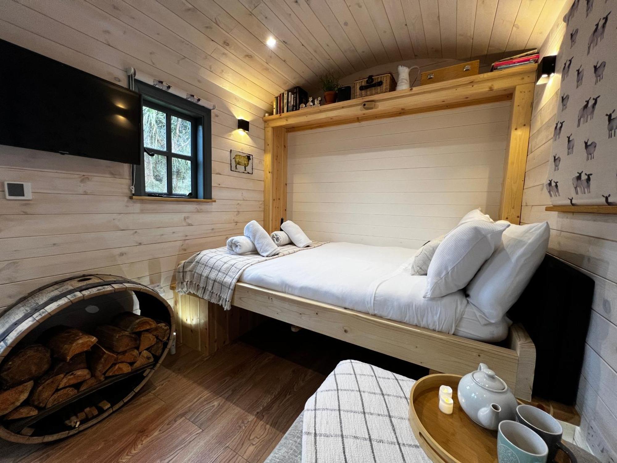 Mountain View Shepherd'S Hut For 2 Adults, 1 Dog Vila Llangoed Exterior foto